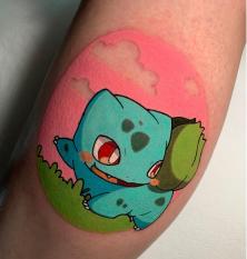 Andre Avio Vegetavio che esegue un tatuaggio manga anime cartoon a colori a Cremona